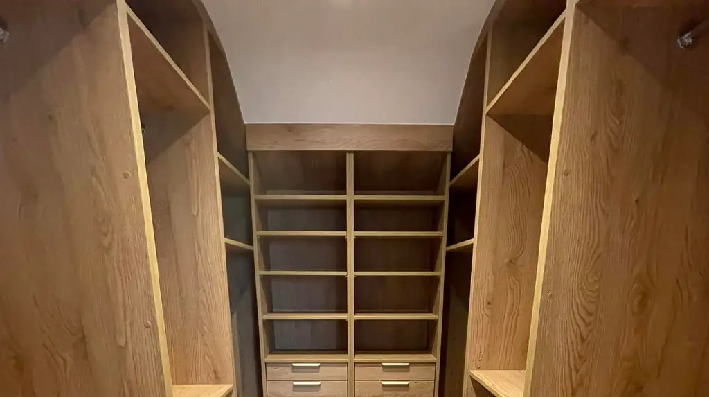 Converting an attic with a sloping roof into a walk-in wardrobe